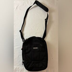 EUC SwissGear Sling / Crossbody  Black Messenger Bag